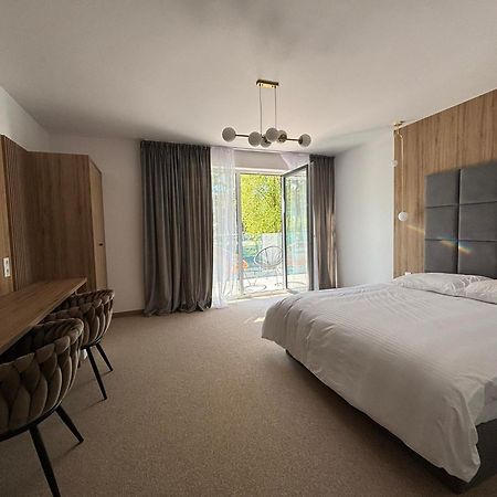 Resort Eden Domki, Apartamenty I Pokoje ยาสต์เชอเบีย กูรา ภายนอก รูปภาพ